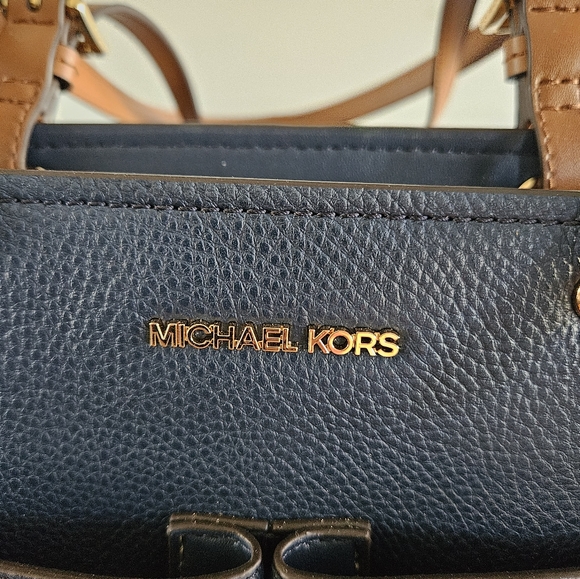Michael Kors Jet Set Travel Bag - Picture 1 of 4